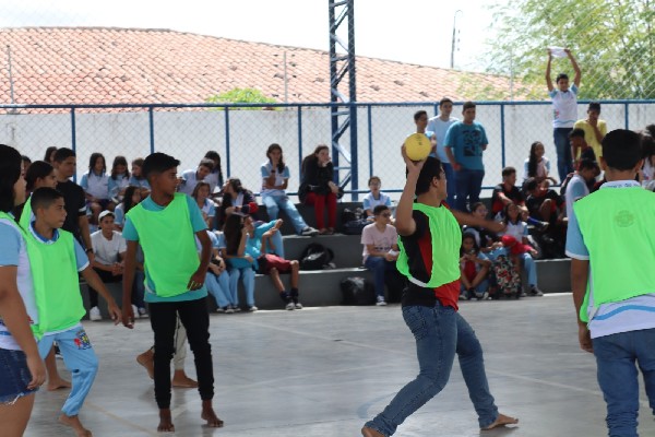 Jogos Interclasses da Escola Pelúsio Correia movimentam comunidade escolar