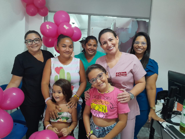 Paciente comemora aniversário no Centro de Especialidades Odontológicas