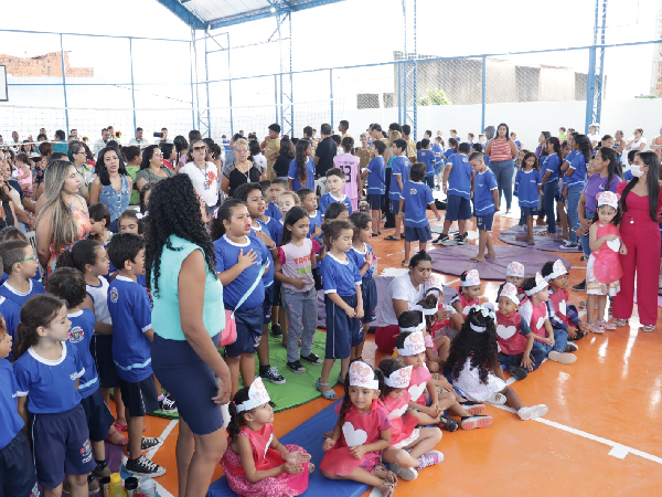 Quadra da Escola Municipal José Ferreira Menezes é reinaugurada