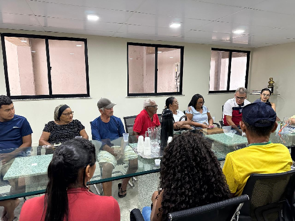 Prefeitura realiza encontro com Associação dos Vendedores de Rapadura
